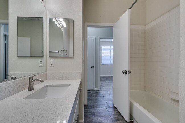 Building Photo - Beautifully updated 3-bedroom home offerin...