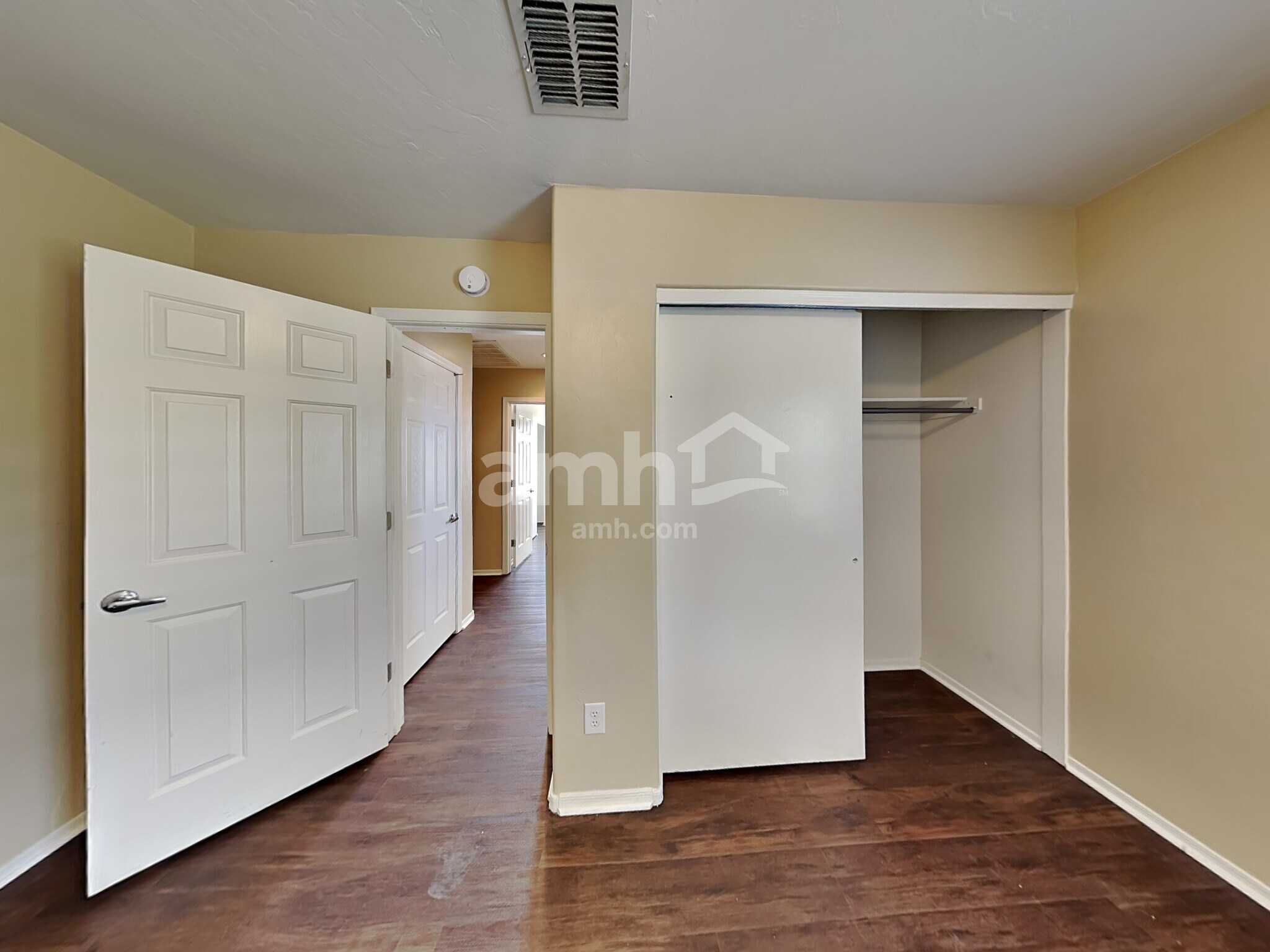 Building Photo - 6467 S Sunrise Valley Dr