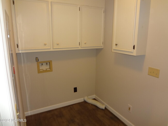 Building Photo - 107 Gates Dr