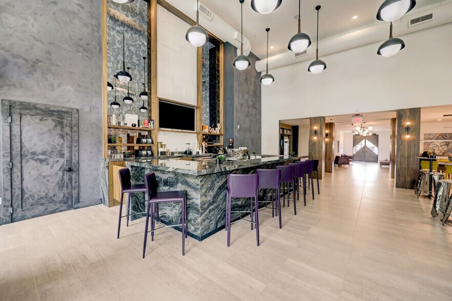 Building Photo - 2137 Pelham Dr