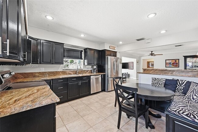 Building Photo - 2725 SE 2nd Ct