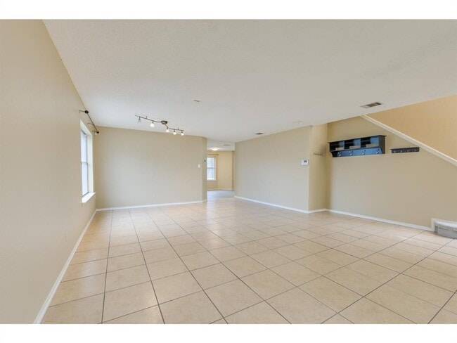 Building Photo - 3912 Lemos Dr