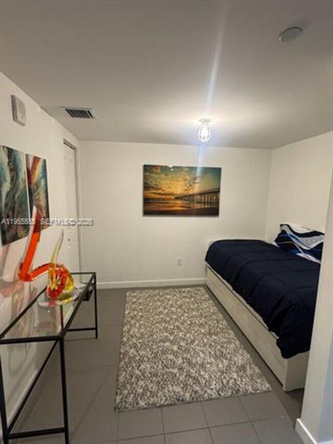 Building Photo - 1600 NE 1st Ave