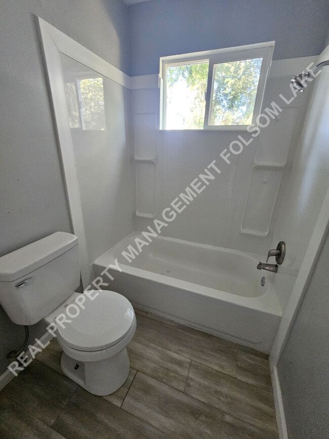 Building Photo - Cozy 1 Bedroom Duplex in Historic Folsom