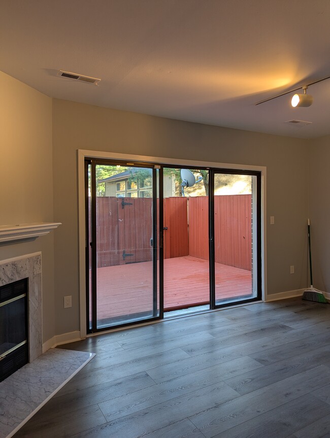 Patio with privacy fence - 3145 Hawthorne Dr NE