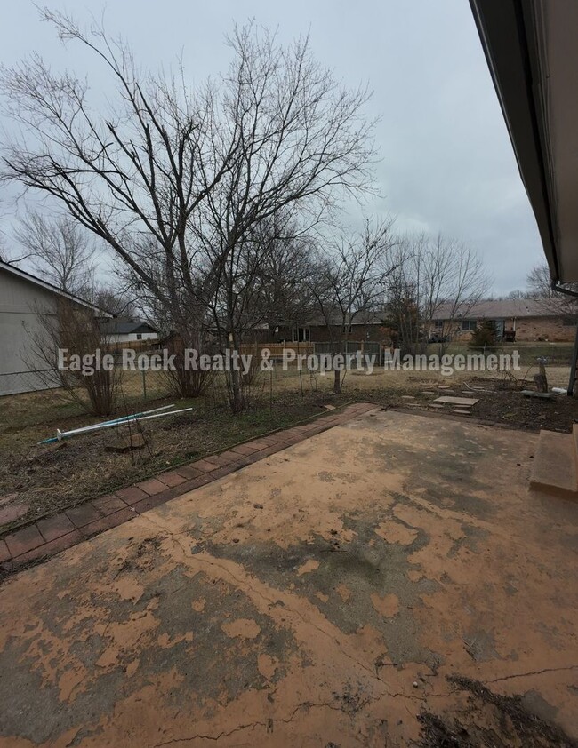 Building Photo - East Tulsa Home for Rent (3beds/2baths)