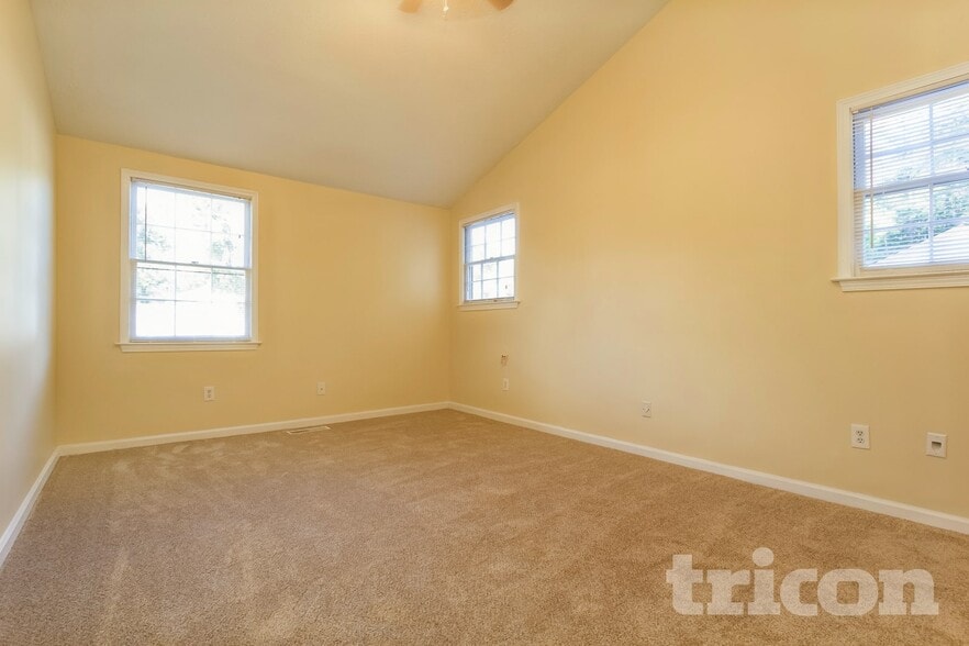 Building Photo - 4939 Clubgreen Summit