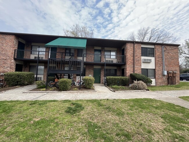 Building Photo - 2733 Jersey Ave