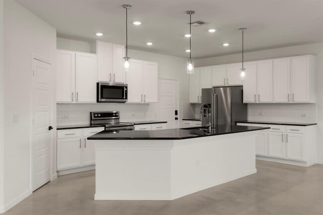 Building Photo - 7400 Lowery Xing