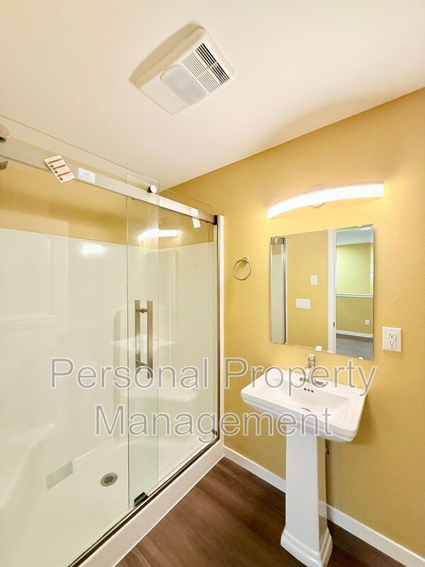 Building Photo - 5711 NE 74th Ct
