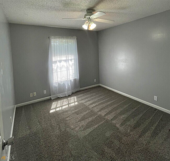 Building Photo - 304 McQueen Cir