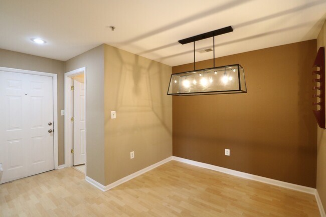 Building Photo - Spacious 2BD/2BA Condo with Balcony in Fountain Hills!