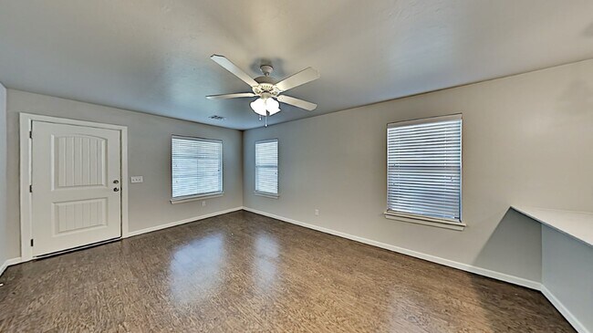 Building Photo - 2 Bedrooms, 1 Bathroom 1 Car Garage Close to Broadway Extension, a short distance from Edmond and...