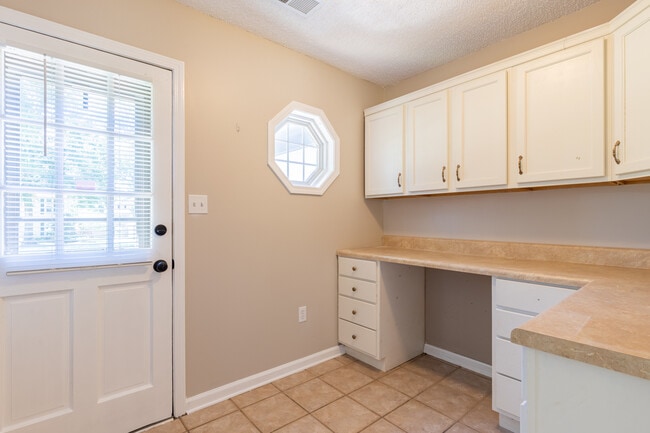 Building Photo - 8501 Buckthorn Dr