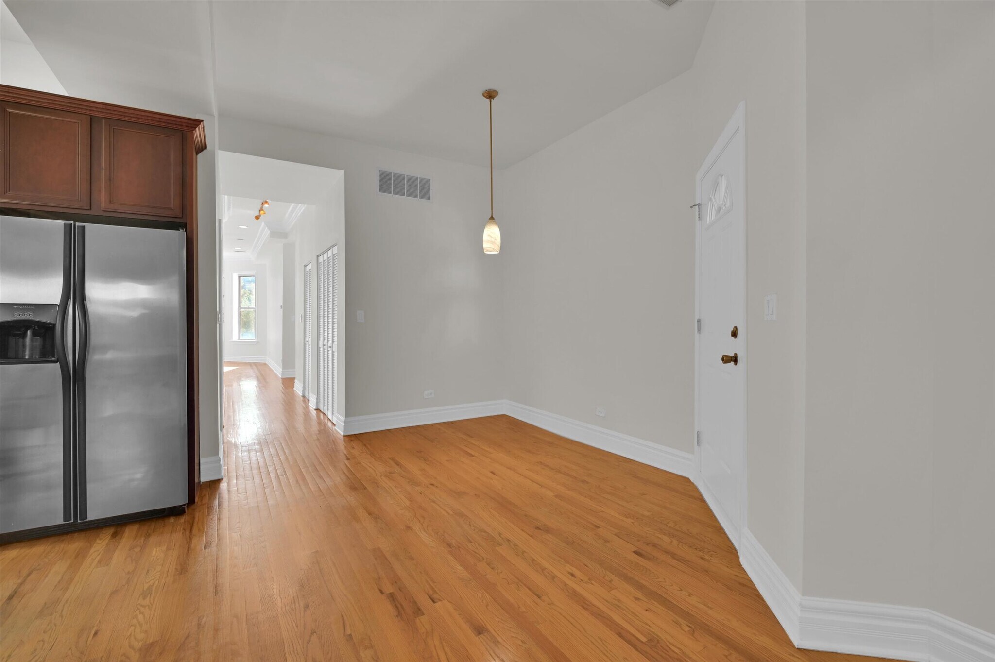 Building Photo - 4856 S Prairie Ave