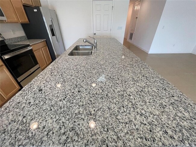Building Photo - 5566 Sabal Dr