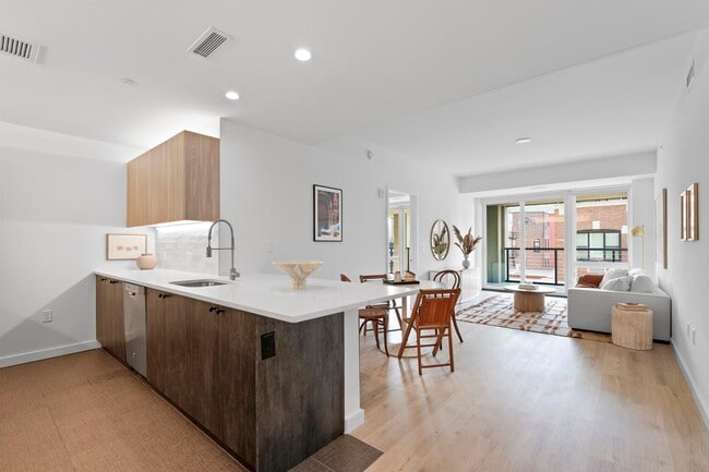 Building Photo - 220 9th St