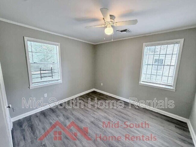 Building Photo - 566 Burlington Cir