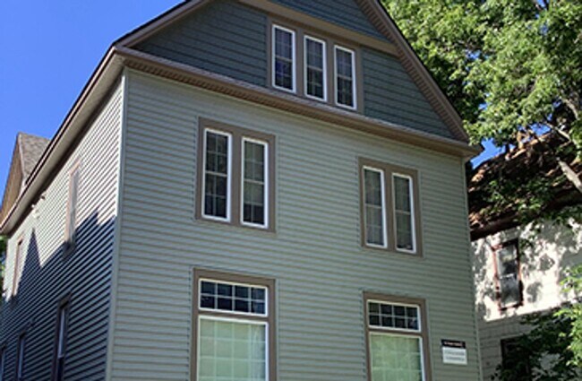 Building Photo - 1410 7th St SE