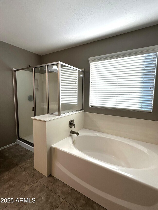 Building Photo - 11053 E Roselle Ave