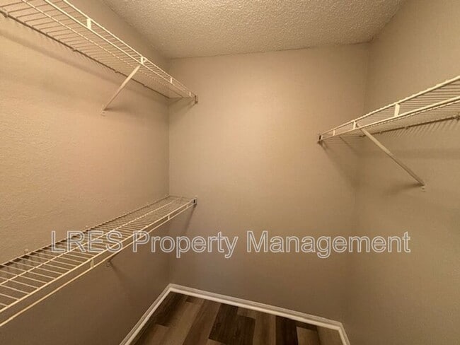 Building Photo - 5148 Park Central Dr