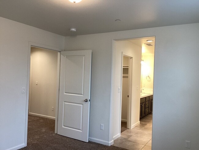 Building Photo - 6319 E Creek View Ln