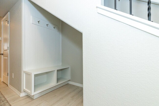 Building Photo - 4535 Samaritan Lp
