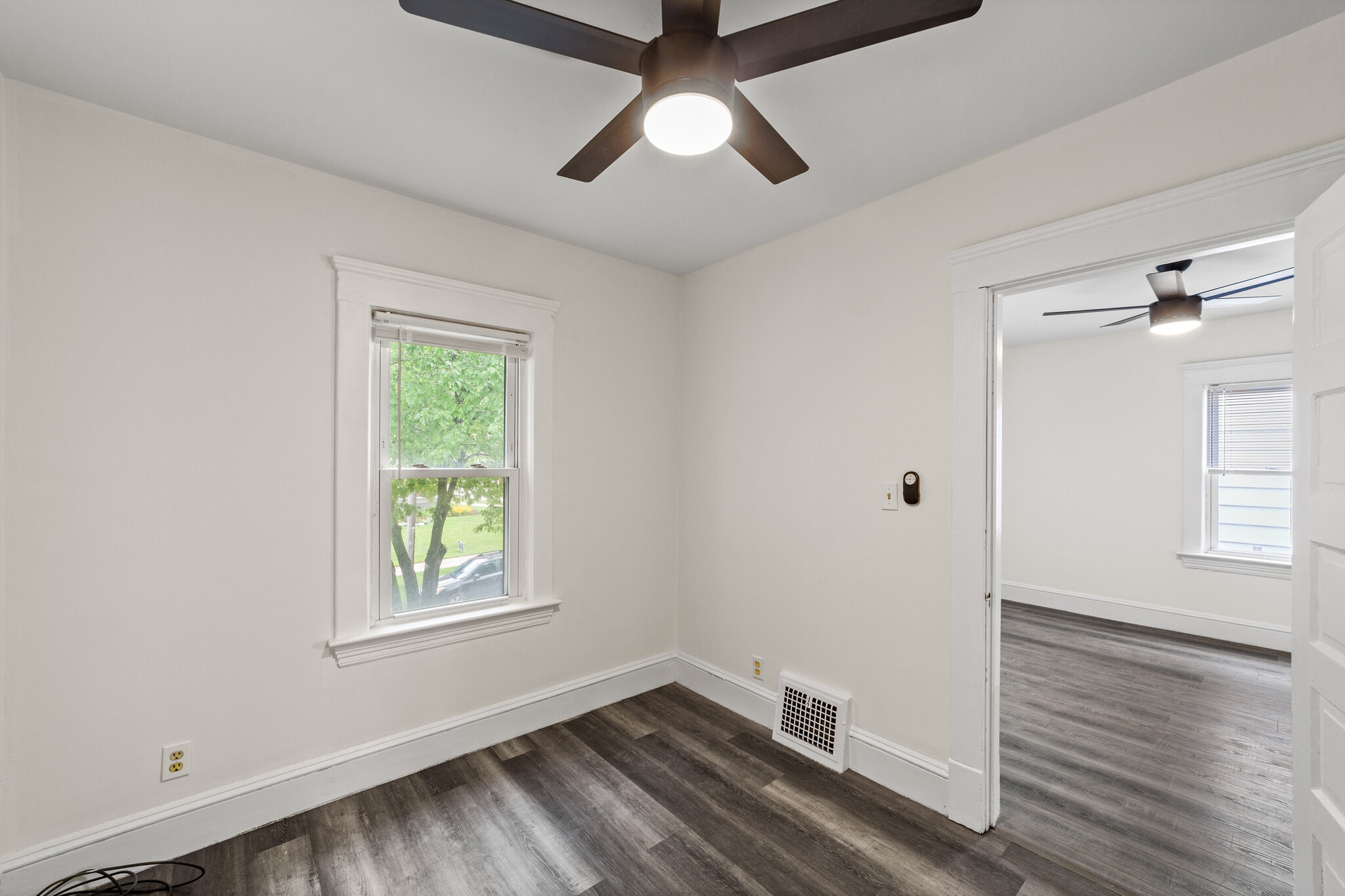 Building Photo - 1352 W 58th St