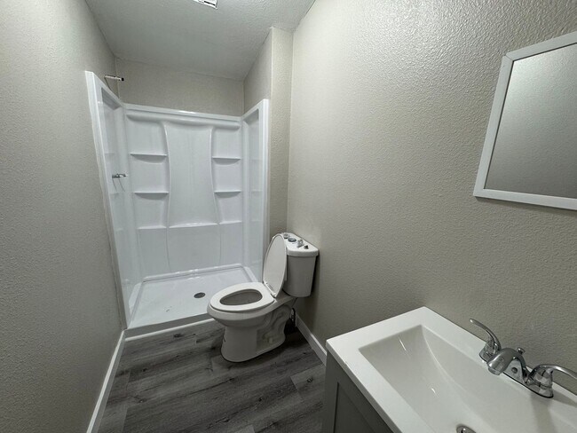 Building Photo - Completely Remodeled • 3 Bed • 2 Bath • Nearly 1,800 Sq Ft