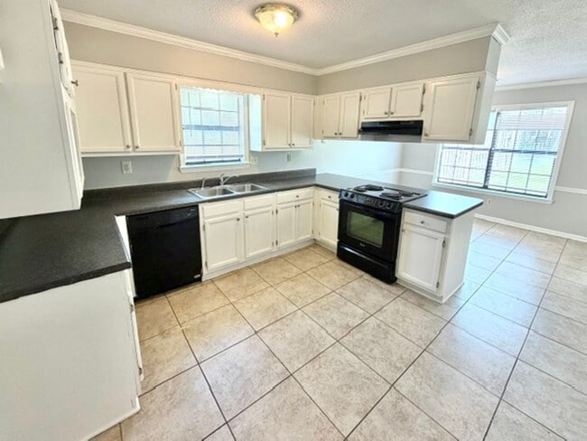 Building Photo - 6383 Eastbrier Dr