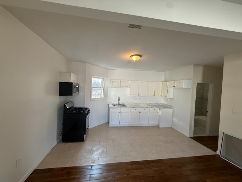 Building Photo - 820 S 15th St