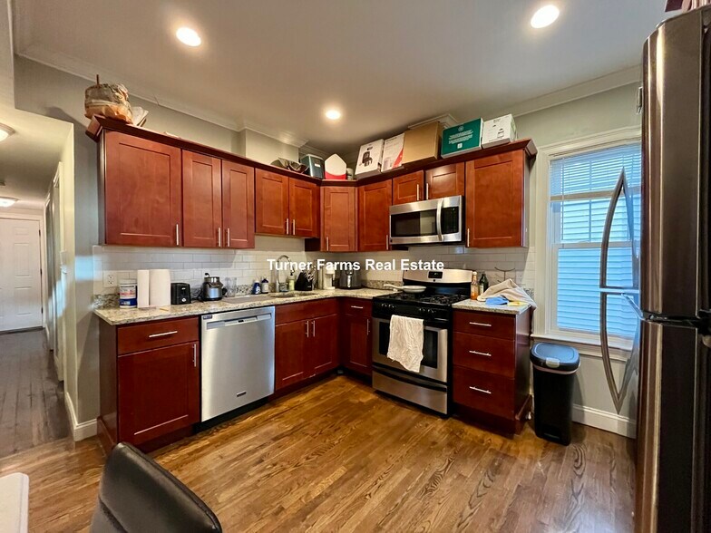 Building Photo - 47 Beech Glen St