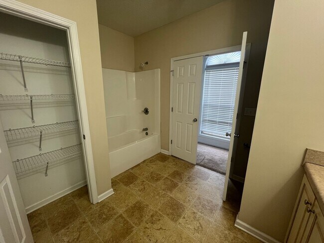 Building Photo - 3 bedroom 2 bathroom duplex in Covington V...