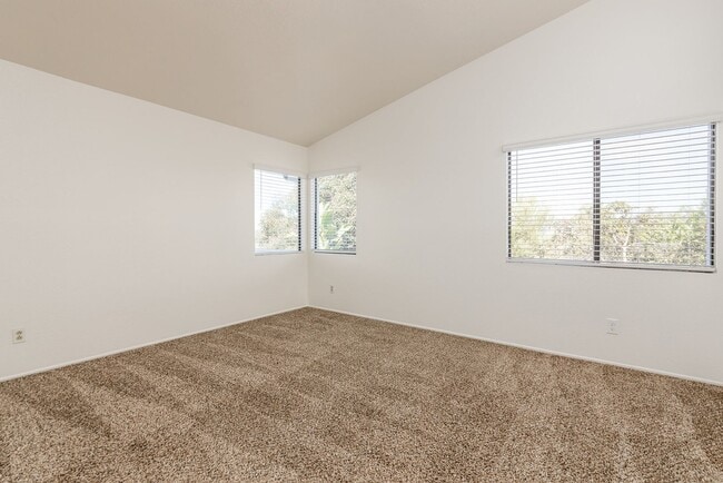Building Photo - Lovely 4 bedroom Oceanside home!