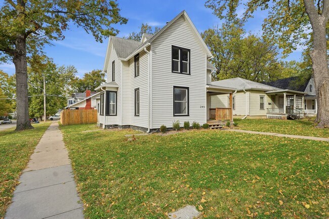 Building Photo - 245 S 28th St