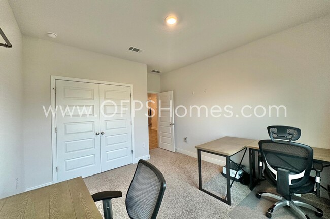 Building Photo - 8090 Silver Maple Dr