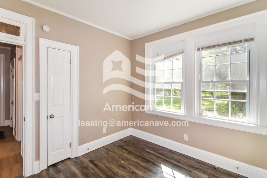 Building Photo - 610 E Edgemont Ave