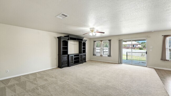 Building Photo - 4527 Summer Fall