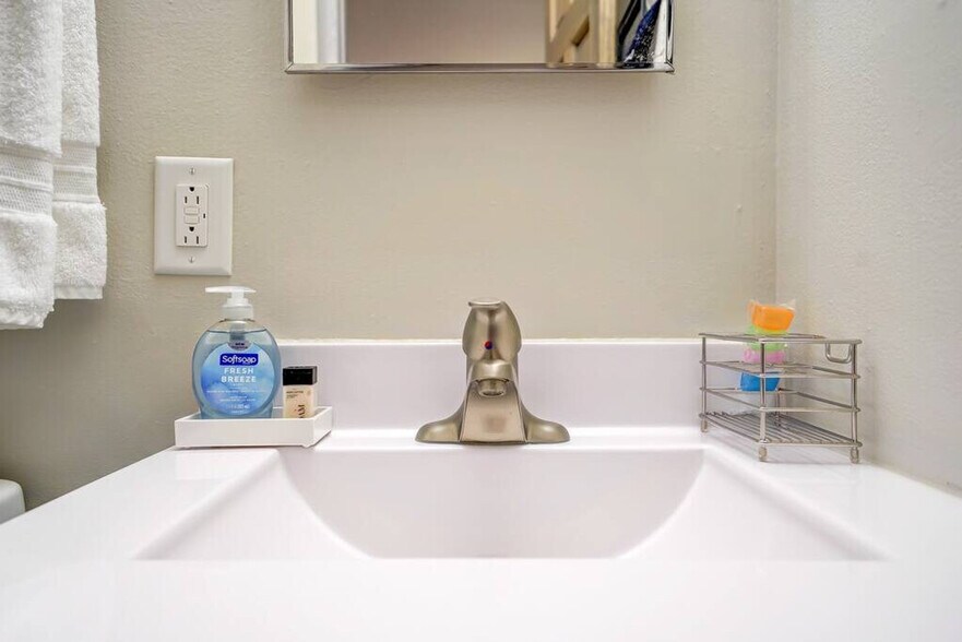 Building Photo - 645 S 94th Pl