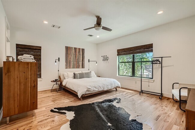 Building Photo - 4916 McKinney St