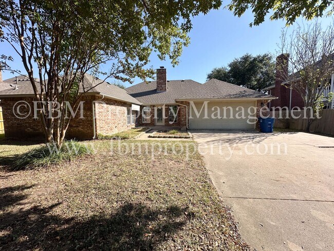 Building Photo - 803 Lakeway Dr