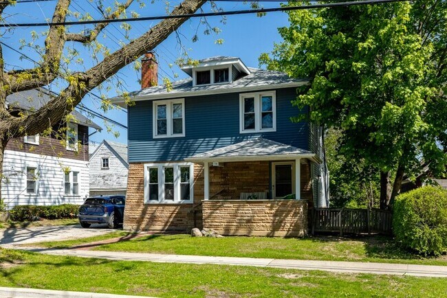Building Photo - 711 Granger Ave