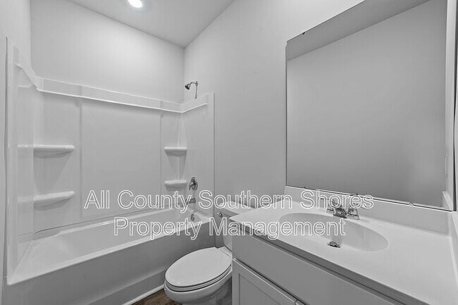 Building Photo - 136 Talladega Dr