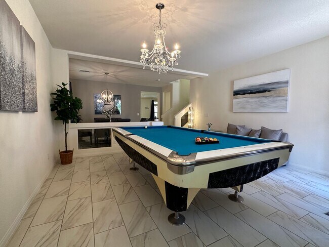 Building Photo - 4Bdrm/2.5bath Single Family Home - Fully Furnished