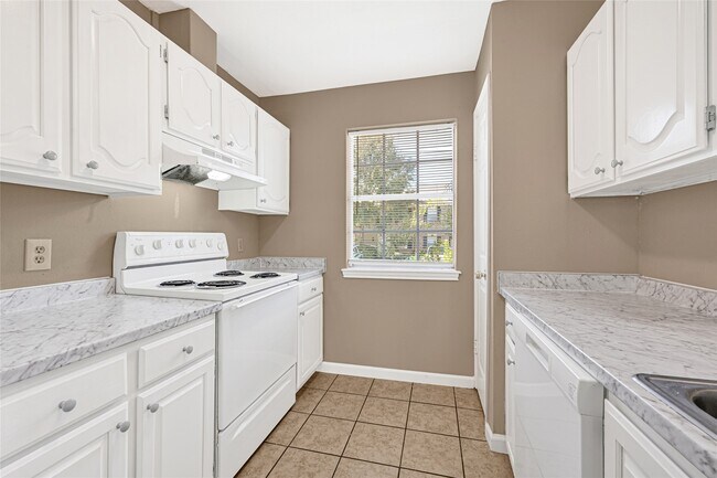 Building Photo - 2030 Plantation Dr