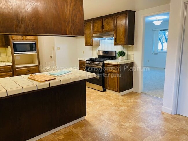 Building Photo - 1055 W Fremont Ave