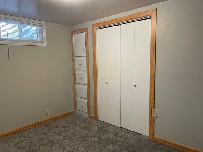 Building Photo - 3 Weeks Rent Free! Beautiful 5 Bed 2 Bath ...