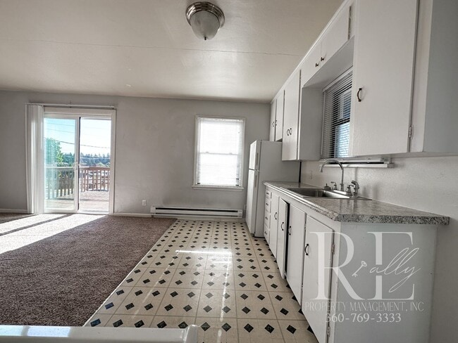 Building Photo - Fantastic Manette; Seattle Peek-a-boo