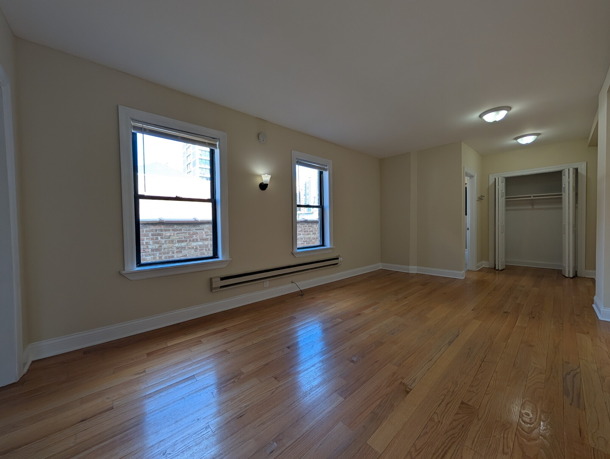 Building Photo - 1347 N Dearborn St