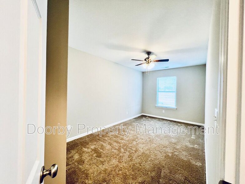 Building Photo - 2106 Duncan Ave